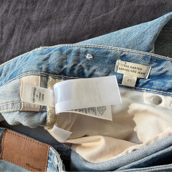 Madewell The Darted Barrel-Leg Jean in Edmonson Wash - Picture 4 of 6